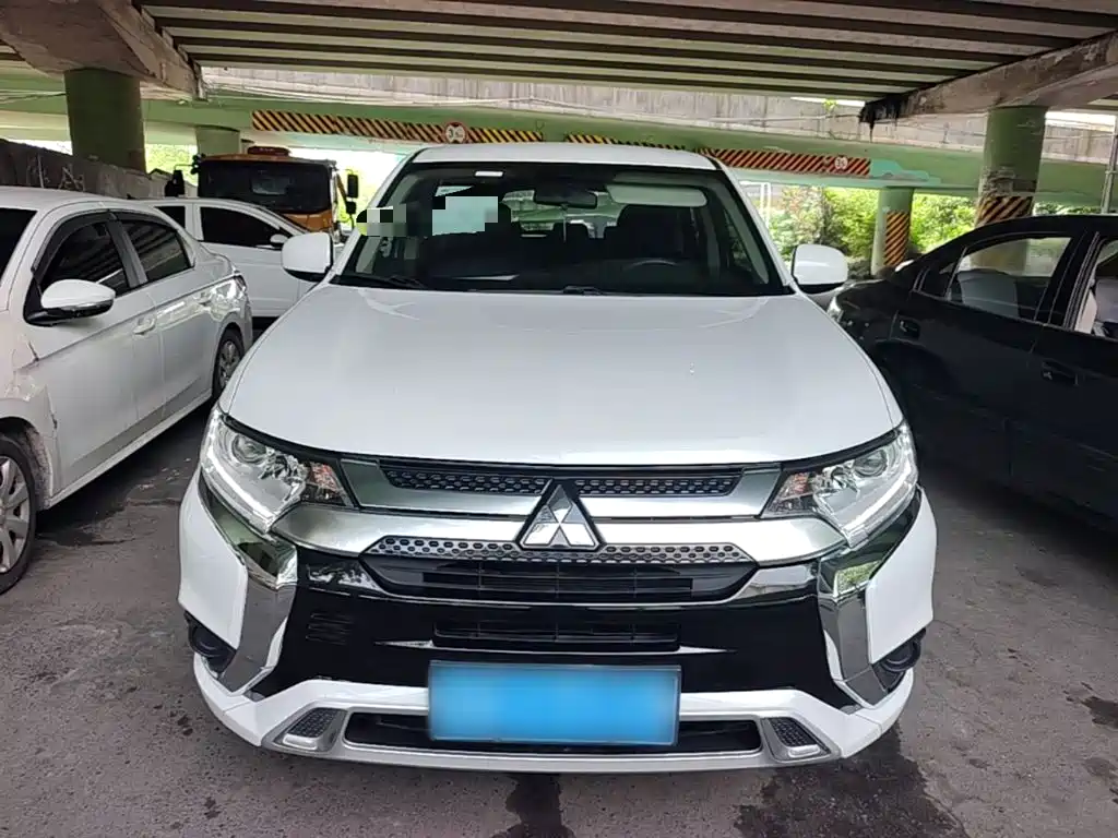 Mitsubishi Outlander — фото 3