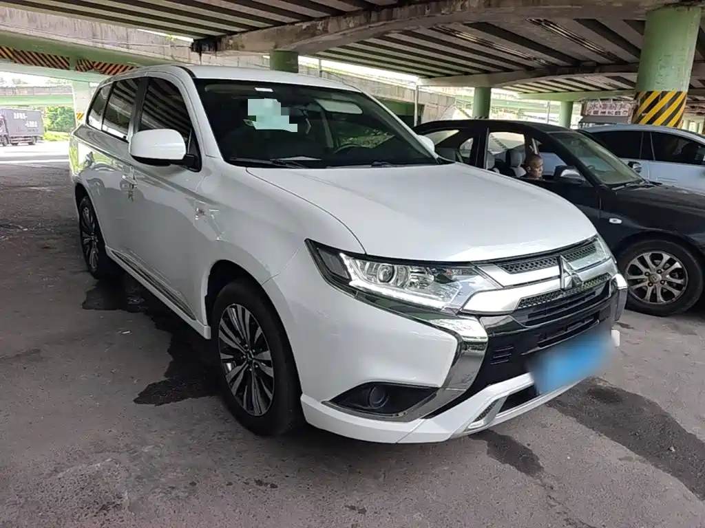 Mitsubishi Outlander — фото 4