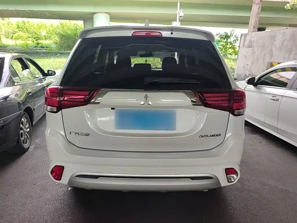 Mitsubishi Outlander — фото 6