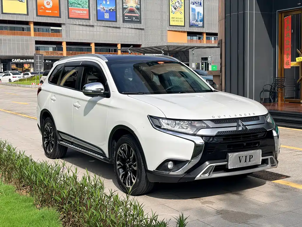 Mitsubishi Outlander — фото 3