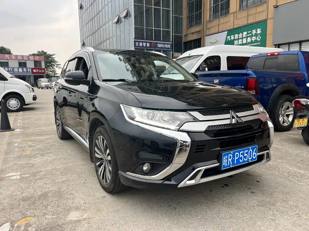 Mitsubishi Outlander — фото 3