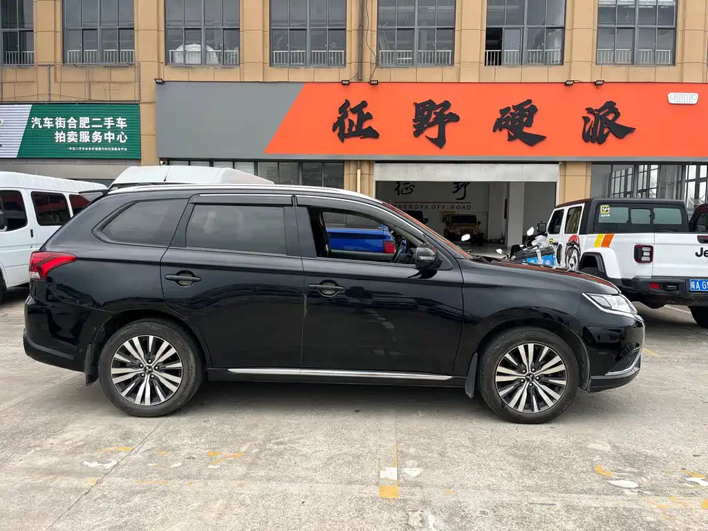 Mitsubishi Outlander — фото 4