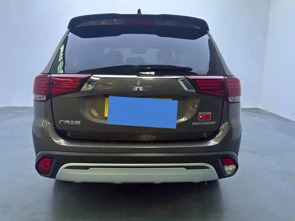 Mitsubishi Outlander — фото 4