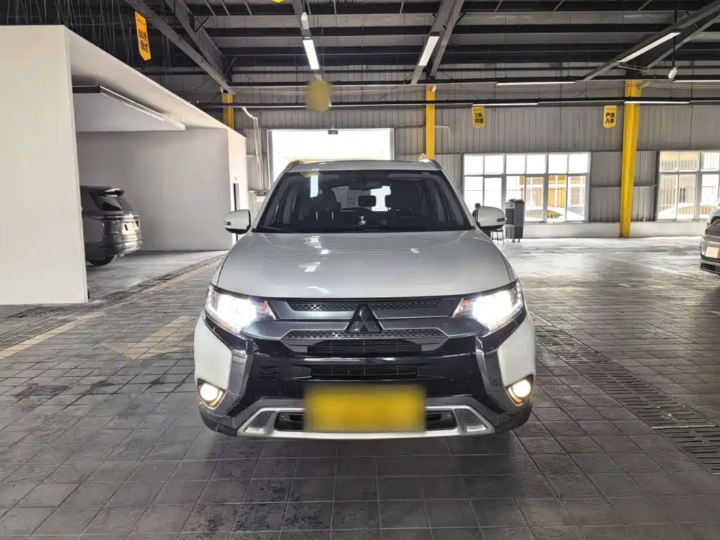 Mitsubishi Outlander — фото 3