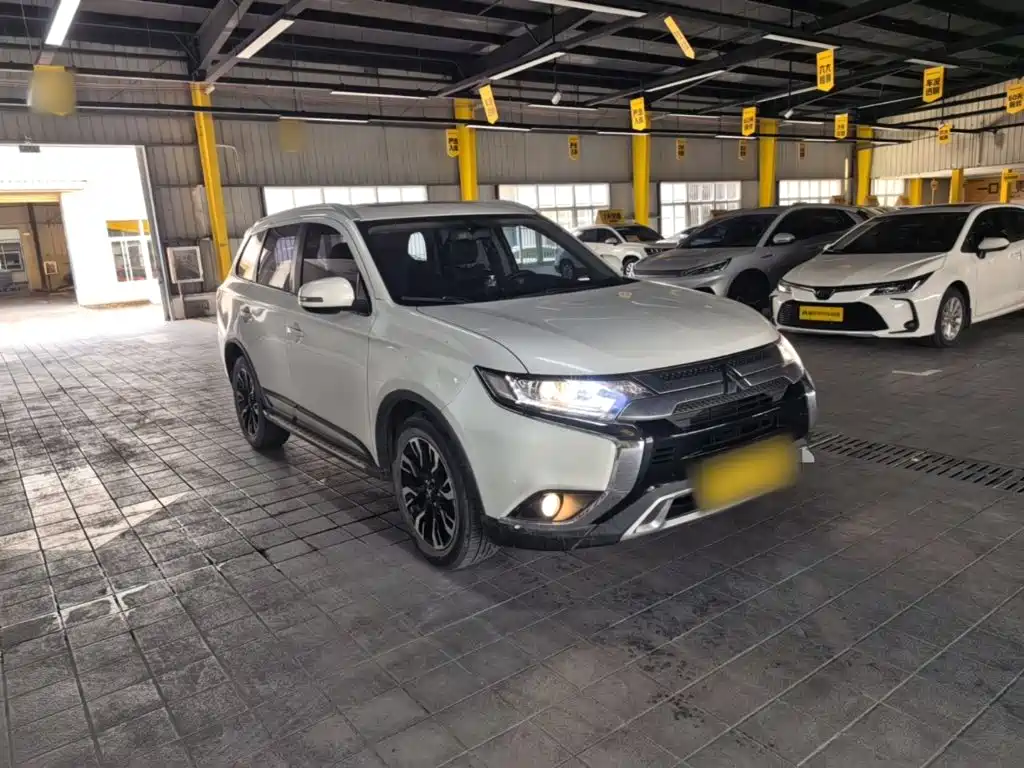 Mitsubishi Outlander — фото 4