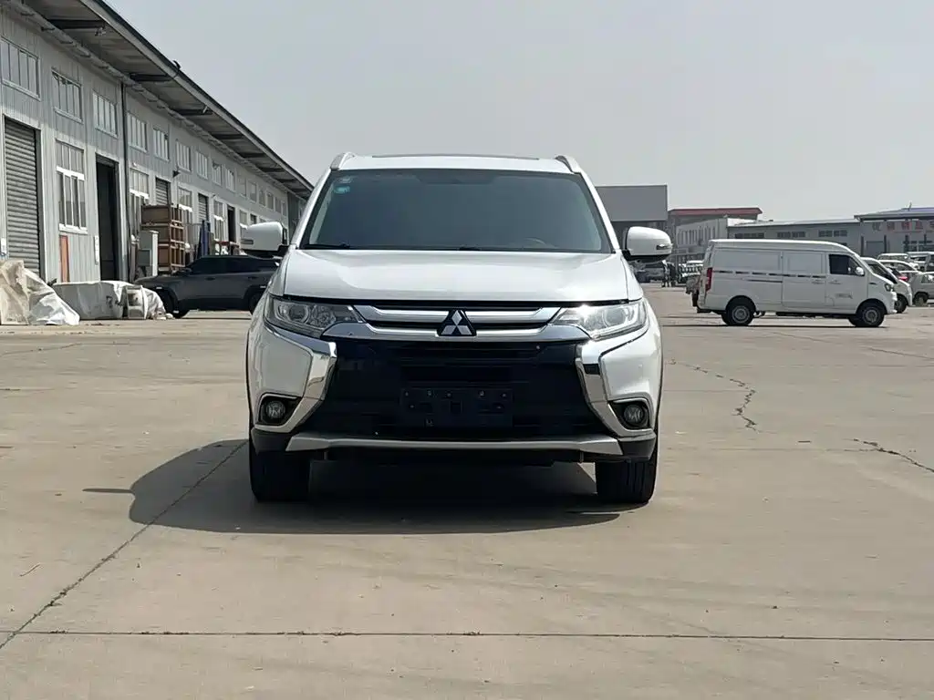 Mitsubishi Outlander — фото 2