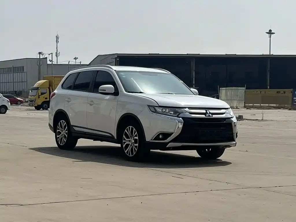 Mitsubishi Outlander — фото 3