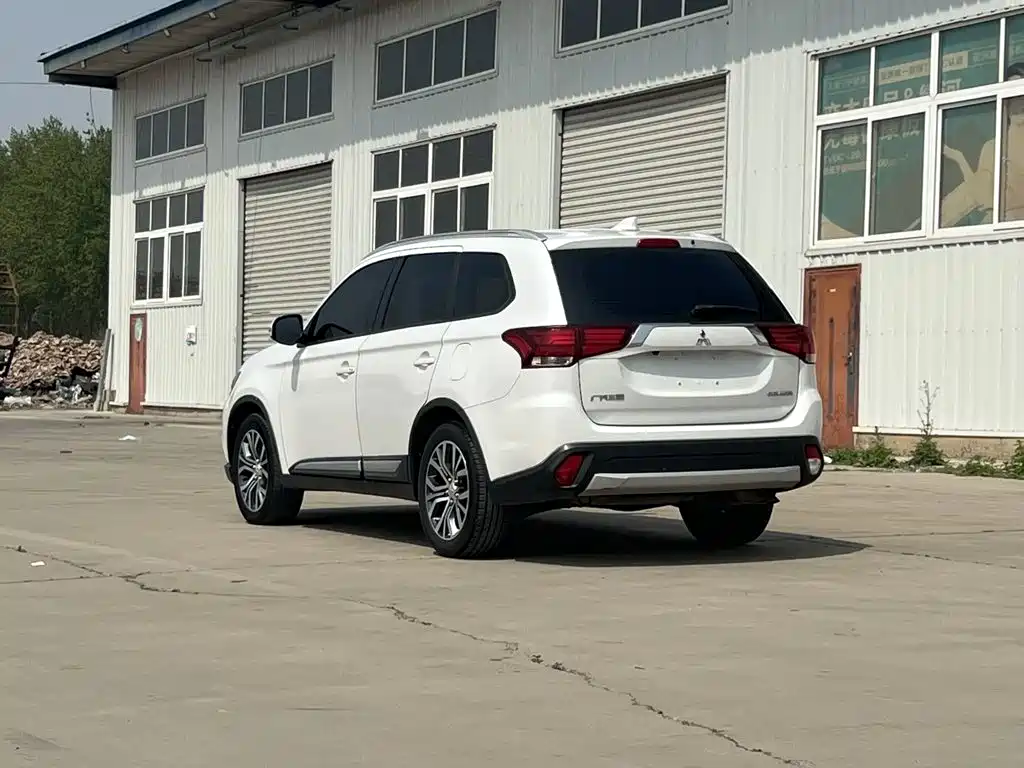 Mitsubishi Outlander — фото 6