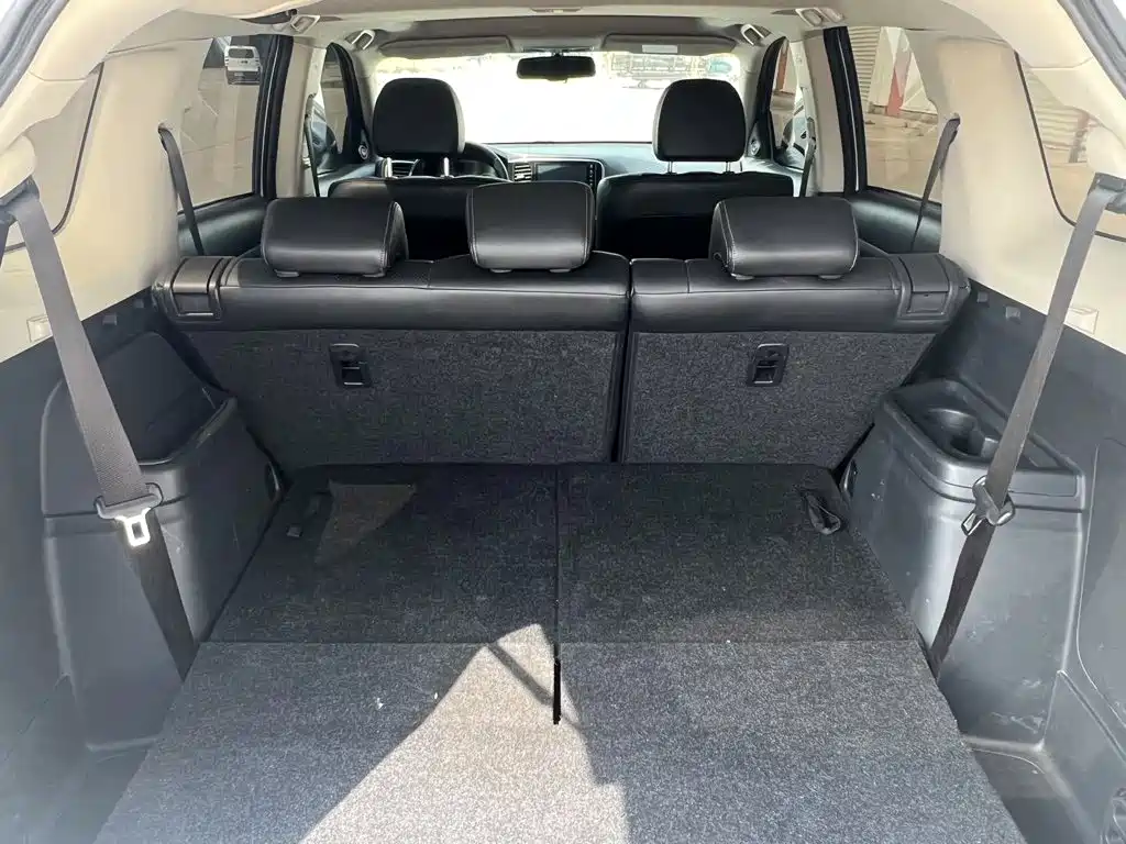 Mitsubishi Outlander — фото 10