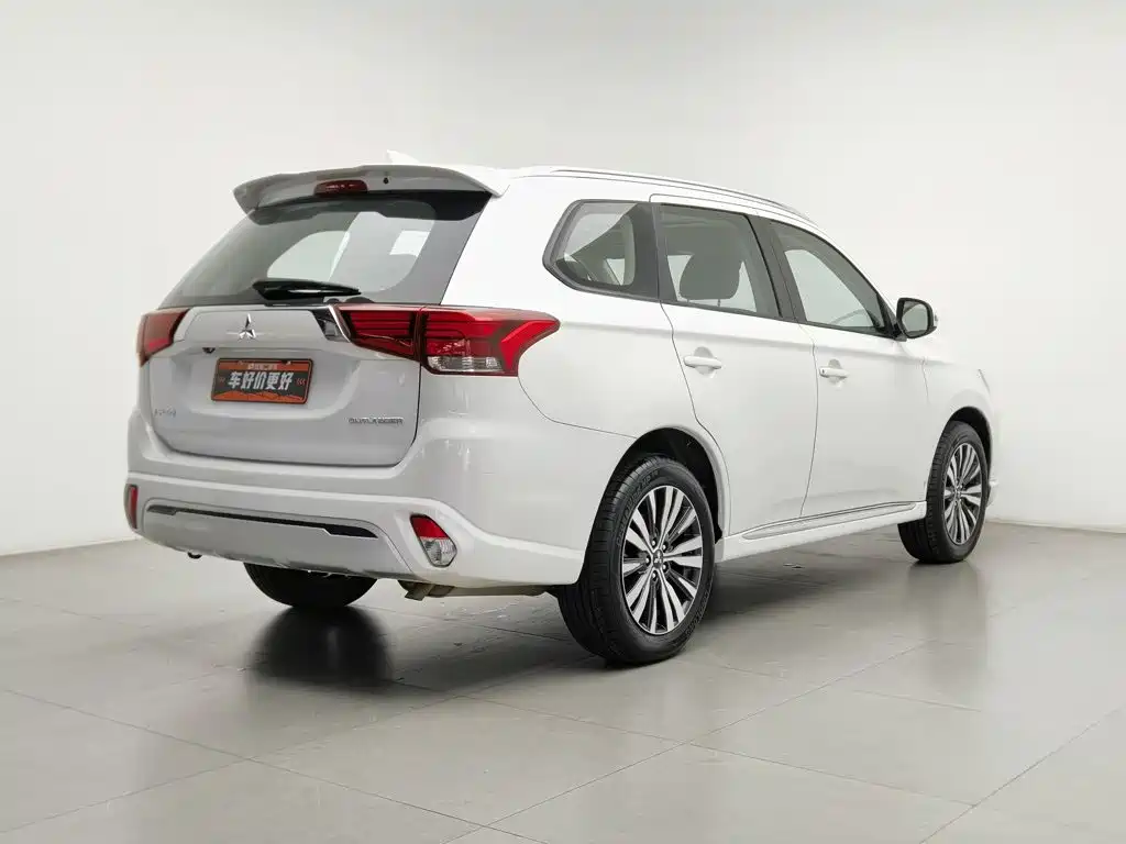 Mitsubishi Outlander — фото 2