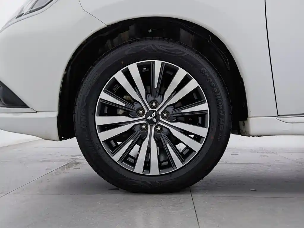 Mitsubishi Outlander — фото 17