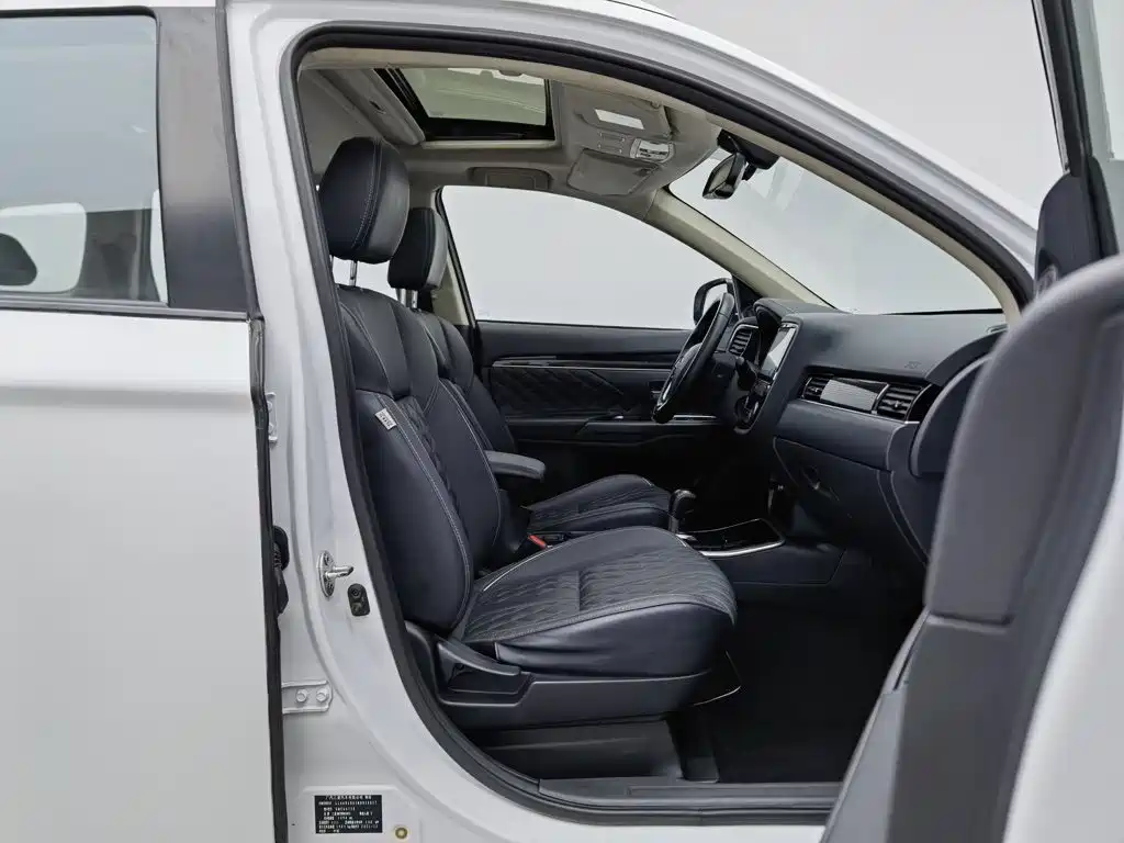 Mitsubishi Outlander — фото 23