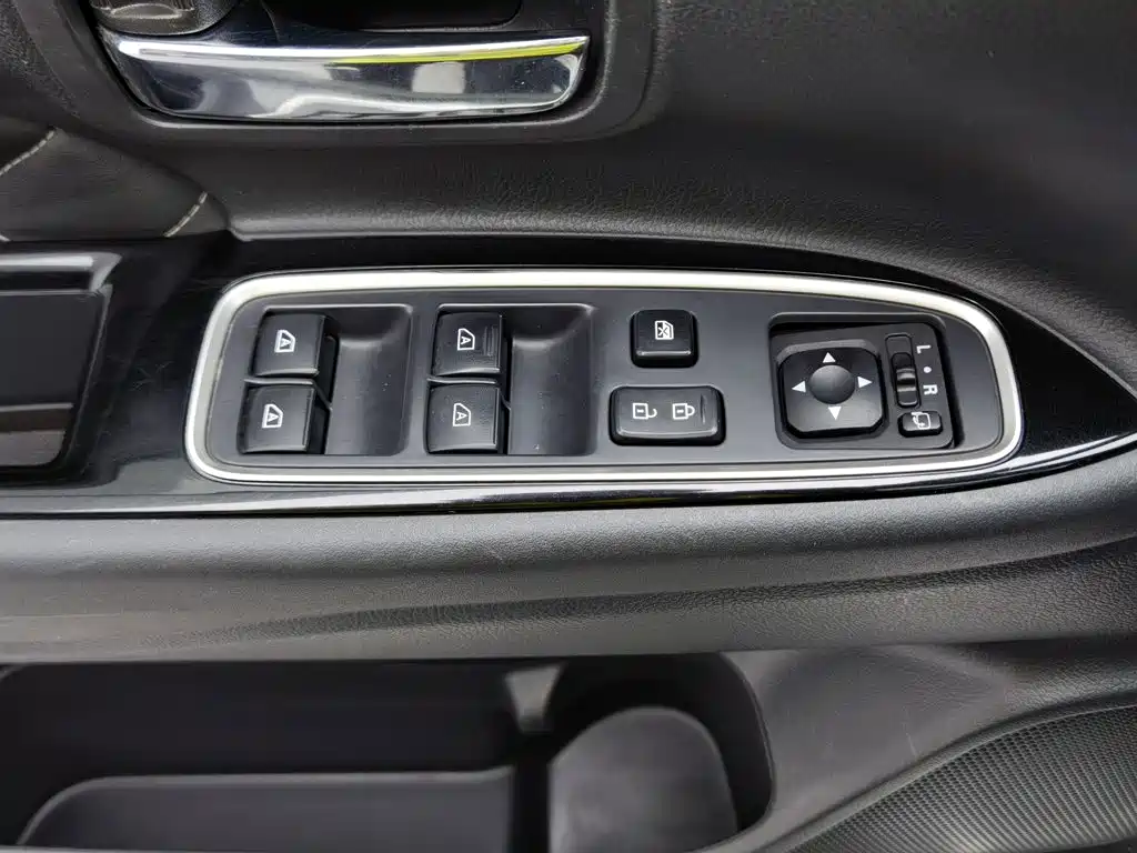 Mitsubishi Outlander — фото 9