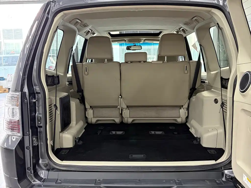 Mitsubishi Pajero (Import) — фото 14