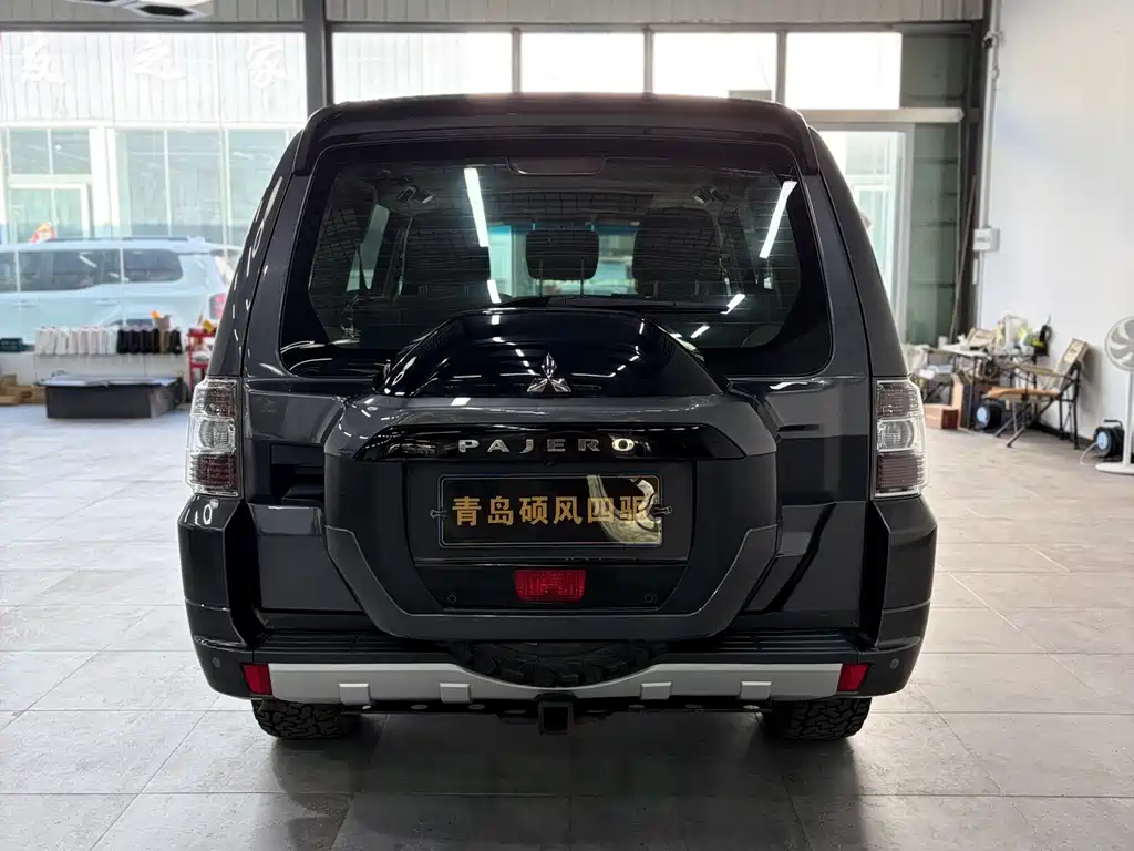 Mitsubishi Pajero (Import) — фото 4