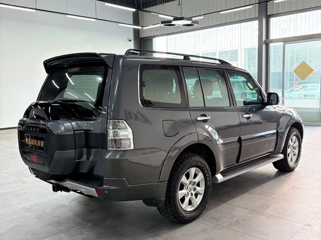 Mitsubishi Pajero (Import) — фото 5