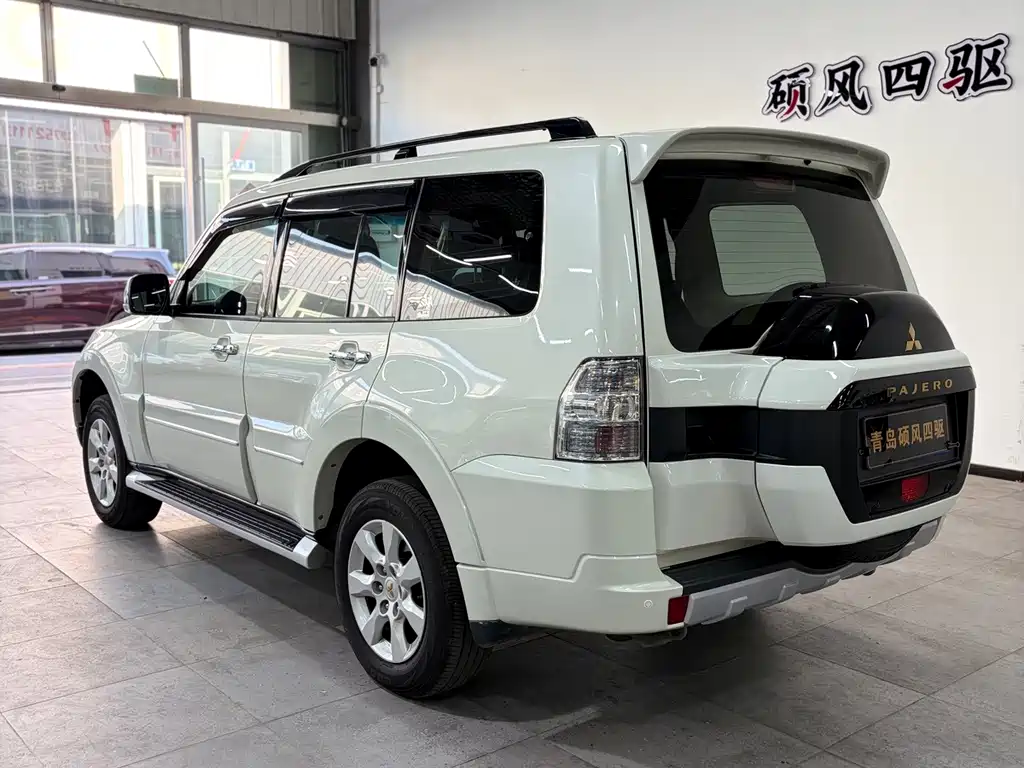 Mitsubishi Pajero (Import) — фото 3