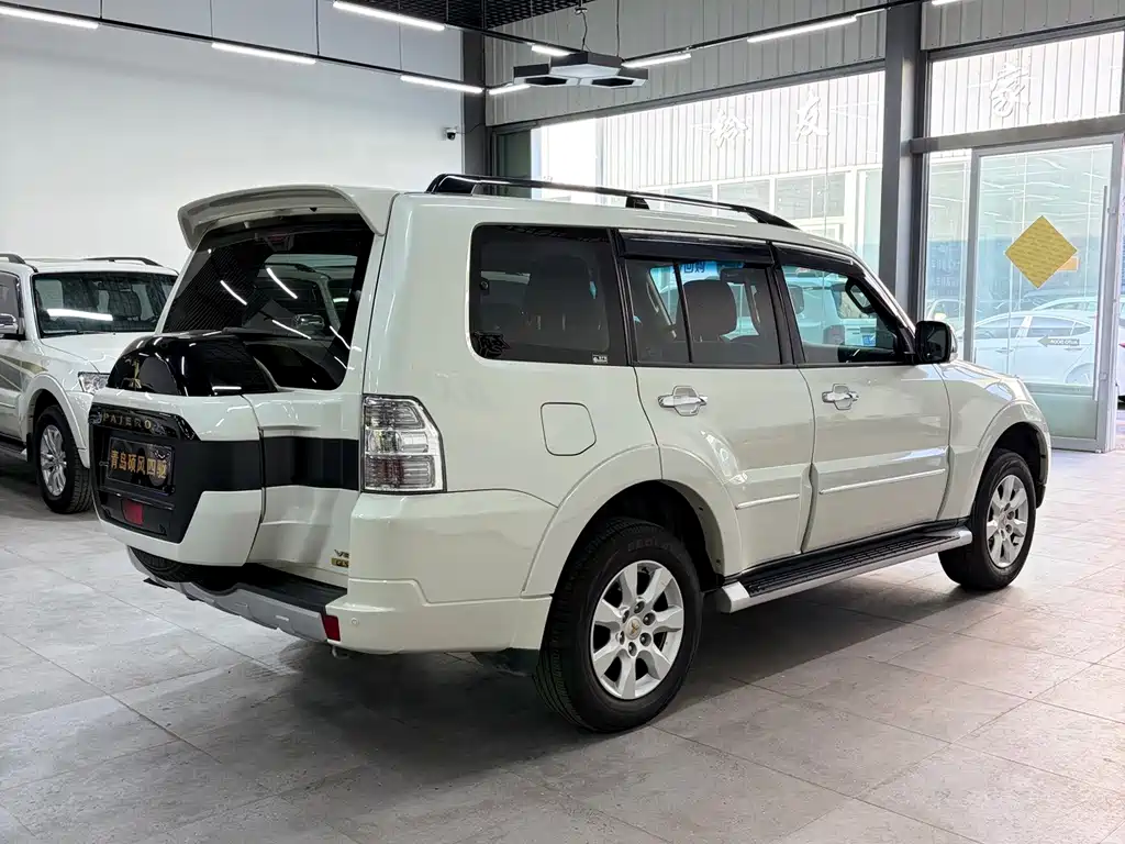 Mitsubishi Pajero (Import) — фото 5
