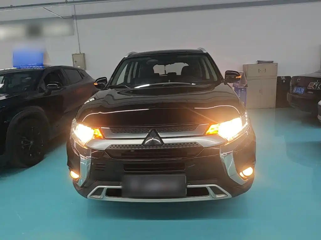Mitsubishi Outlander — фото 3