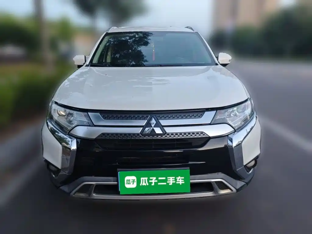 Mitsubishi Outlander — фото 24