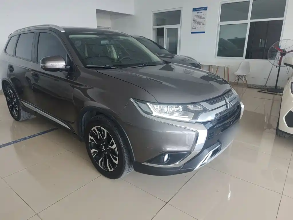 Mitsubishi Outlander — фото 2