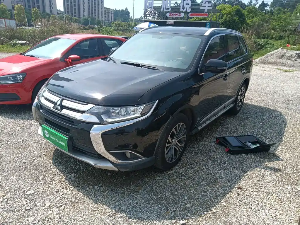 Mitsubishi Outlander — фото 2