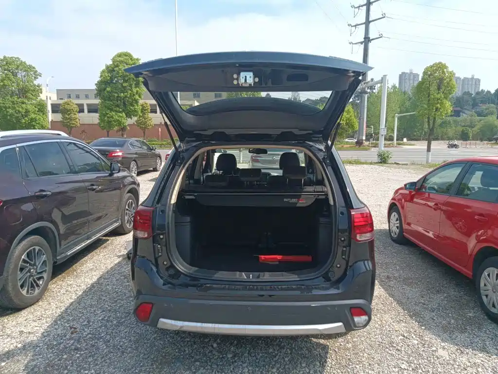 Mitsubishi Outlander — фото 15