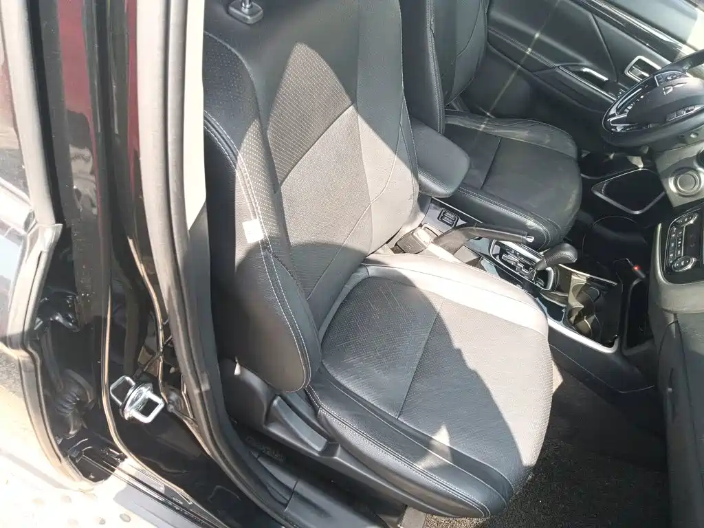 Mitsubishi Outlander — фото 20