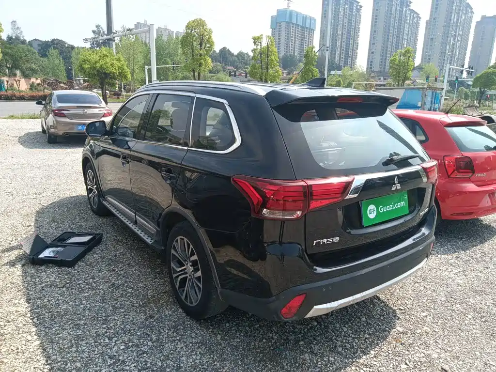 Mitsubishi Outlander — фото 23