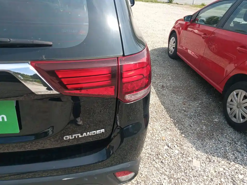 Mitsubishi Outlander — фото 24