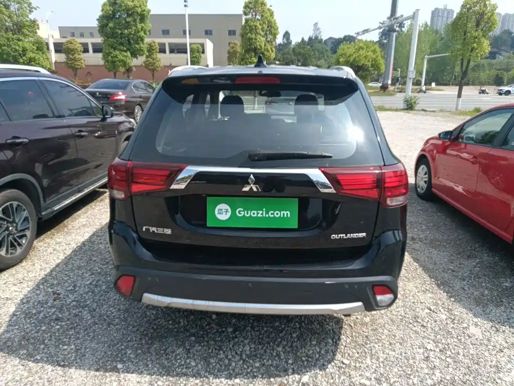 Mitsubishi Outlander — фото 4