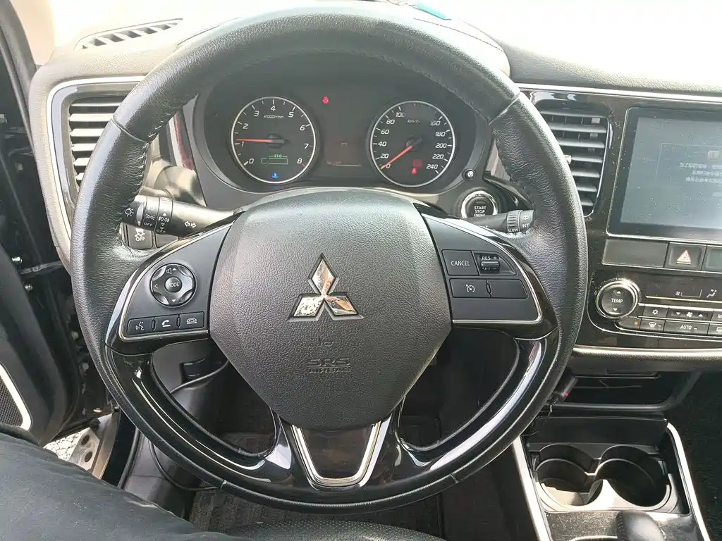 Mitsubishi Outlander — фото 7