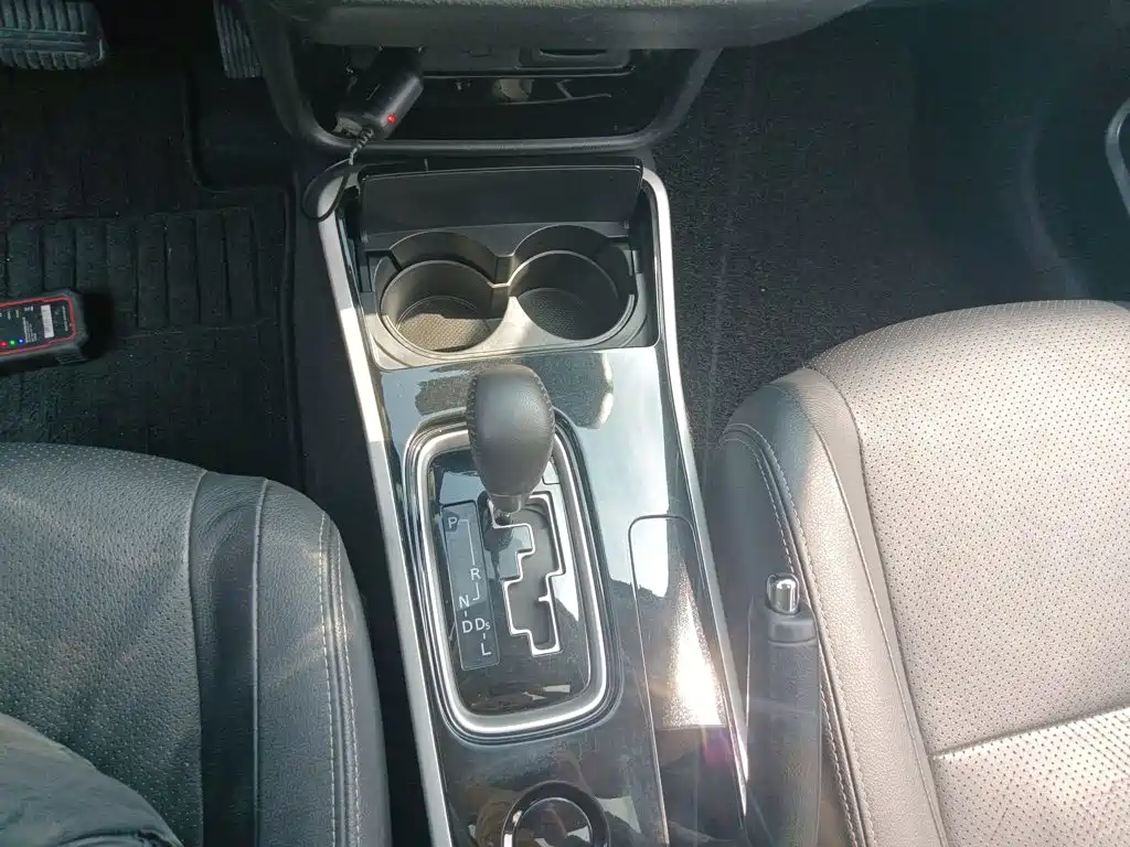 Mitsubishi Outlander — фото 10
