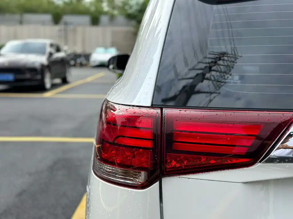 Mitsubishi Outlander — фото 9