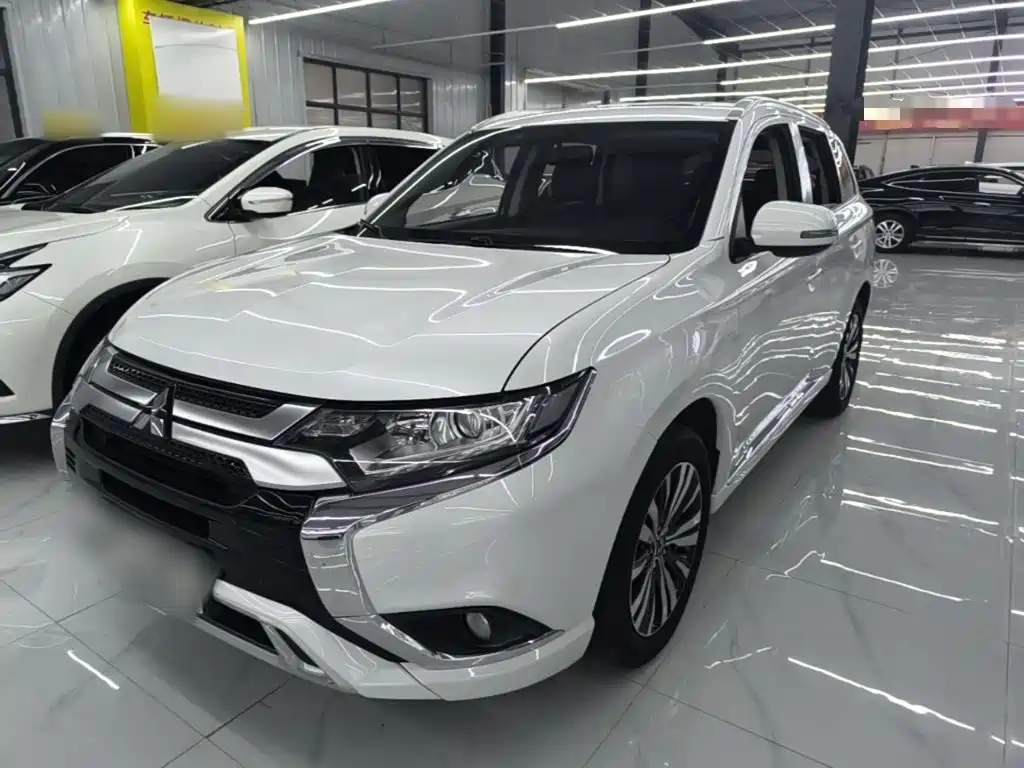 Mitsubishi Outlander — фото 2