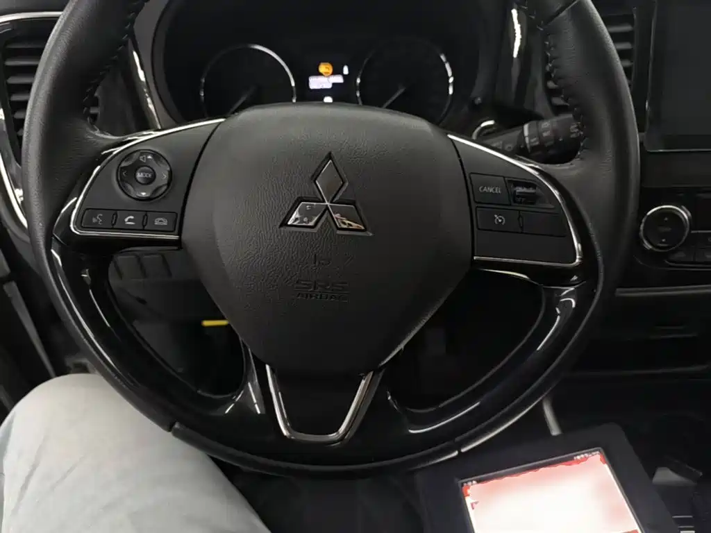 Mitsubishi Outlander — фото 11