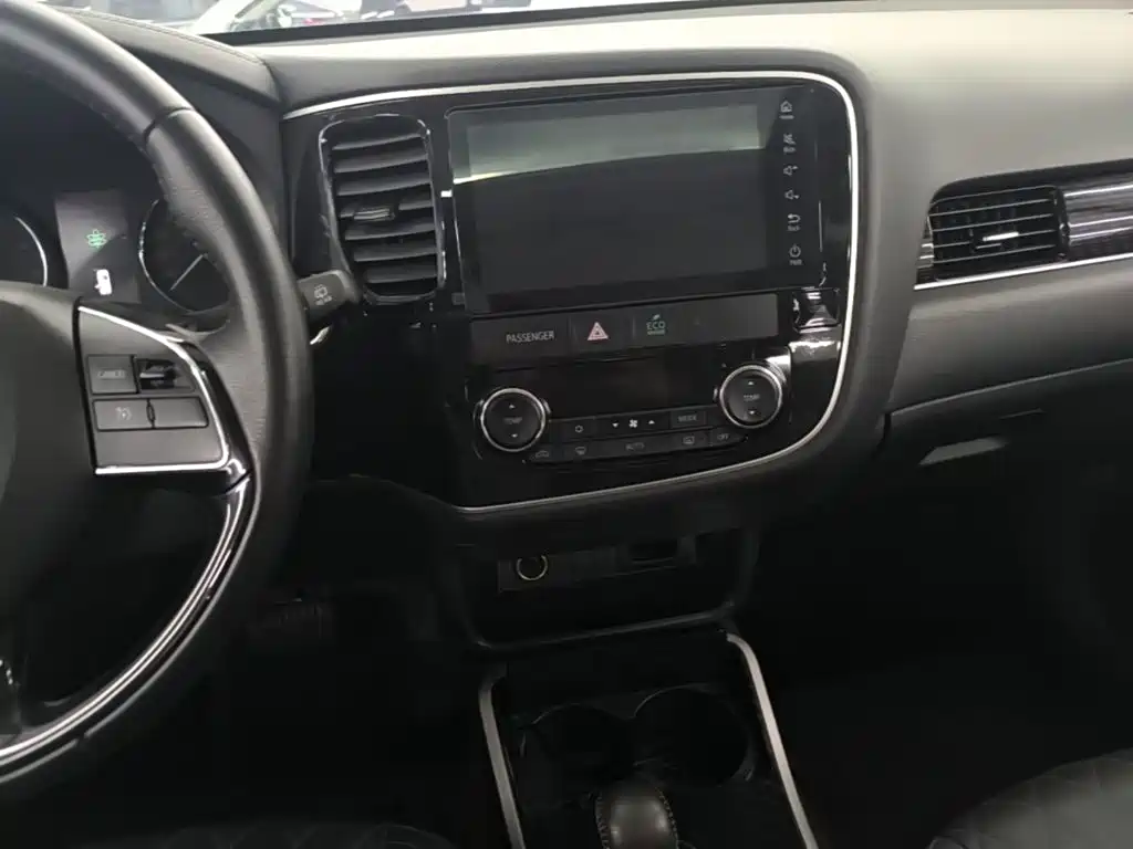 Mitsubishi Outlander — фото 13