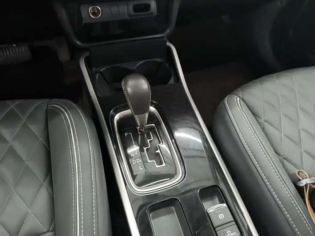 Mitsubishi Outlander — фото 14