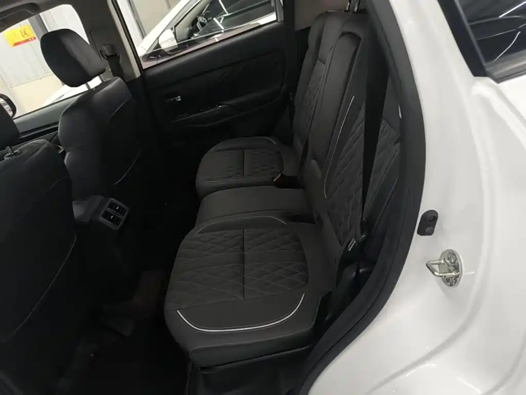 Mitsubishi Outlander — фото 17
