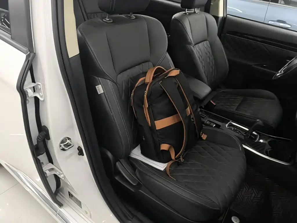 Mitsubishi Outlander — фото 25