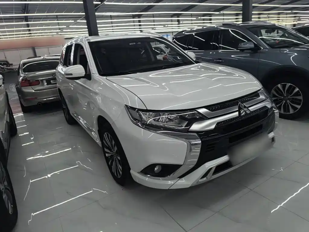 Mitsubishi Outlander — фото 4