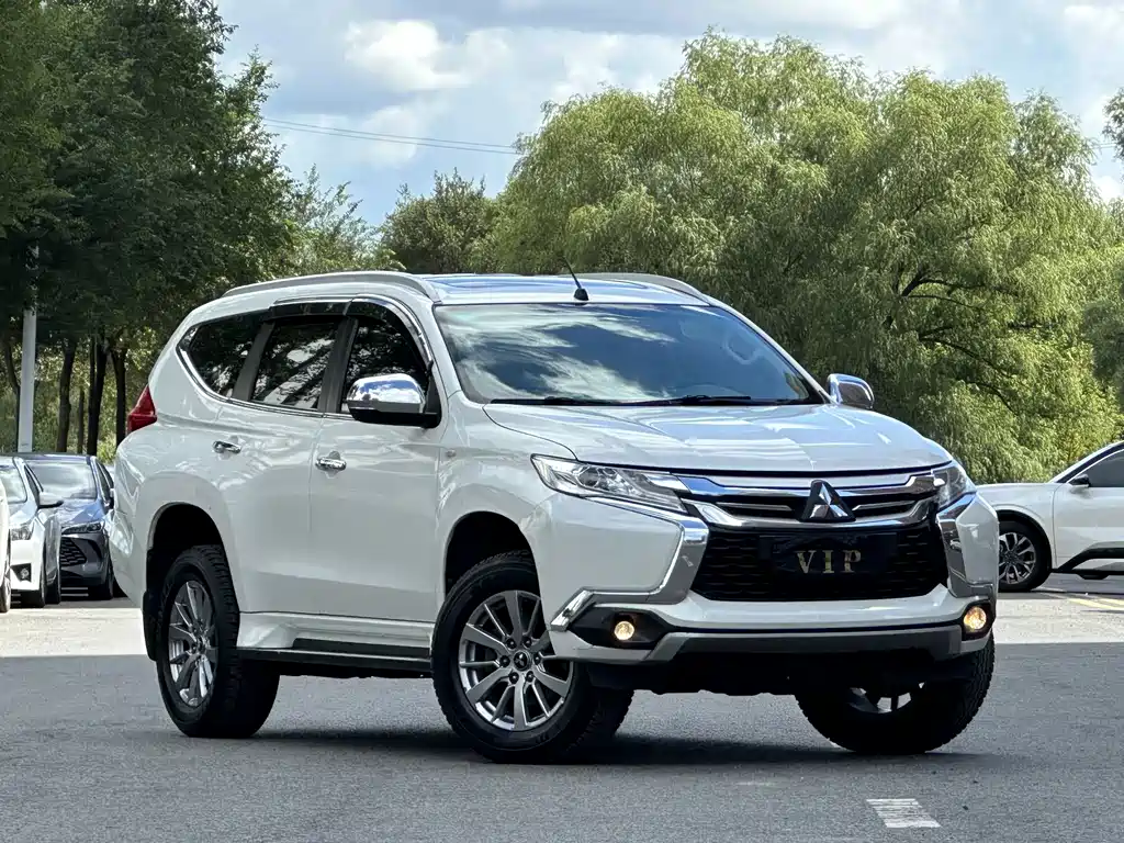 Mitsubishi Pajero Sport (Import) — фото 3