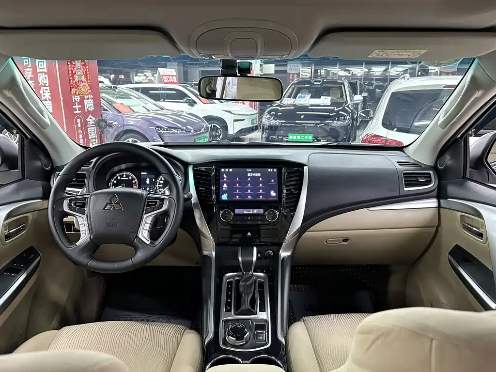 Mitsubishi Pajero Sport (Import) — фото 22