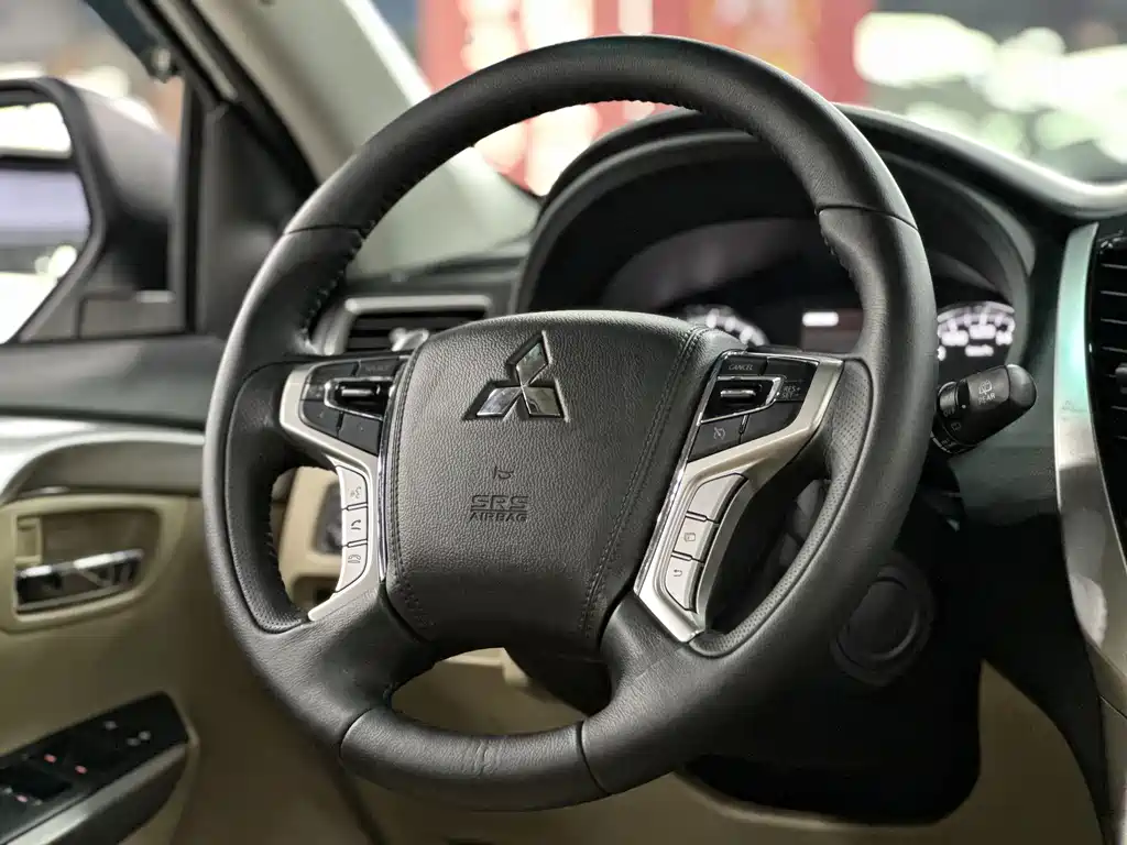 Mitsubishi Pajero Sport (Import) — фото 24