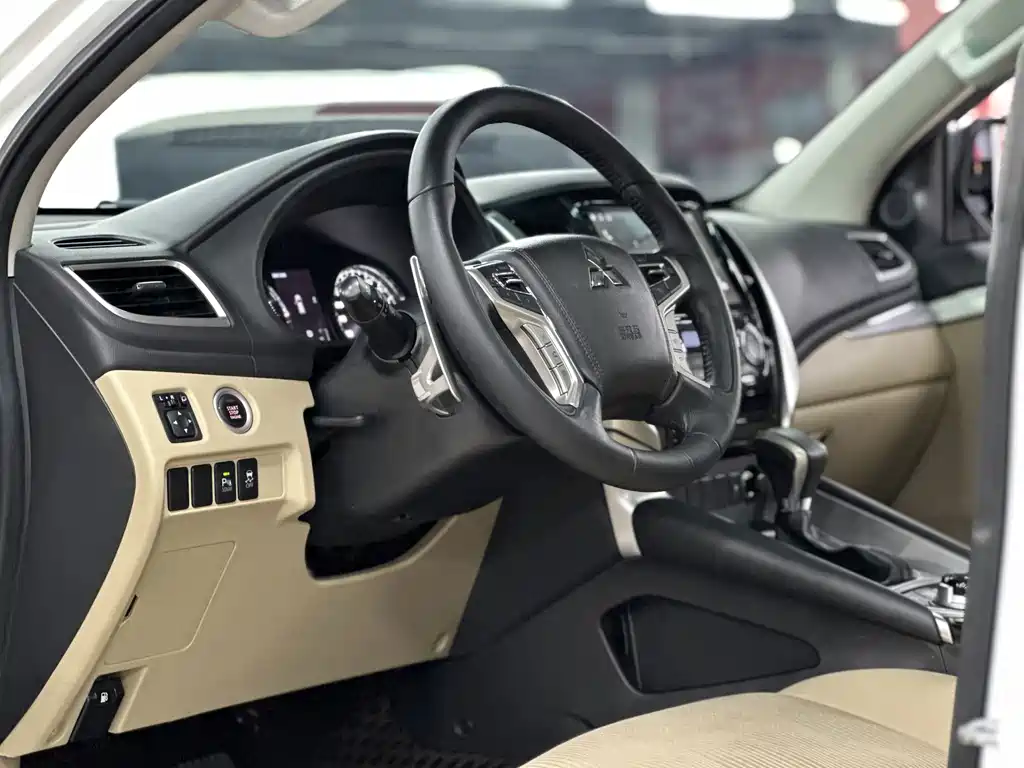 Mitsubishi Pajero Sport (Import) — фото 29