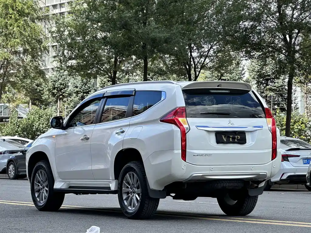 Mitsubishi Pajero Sport (Import) — фото 4