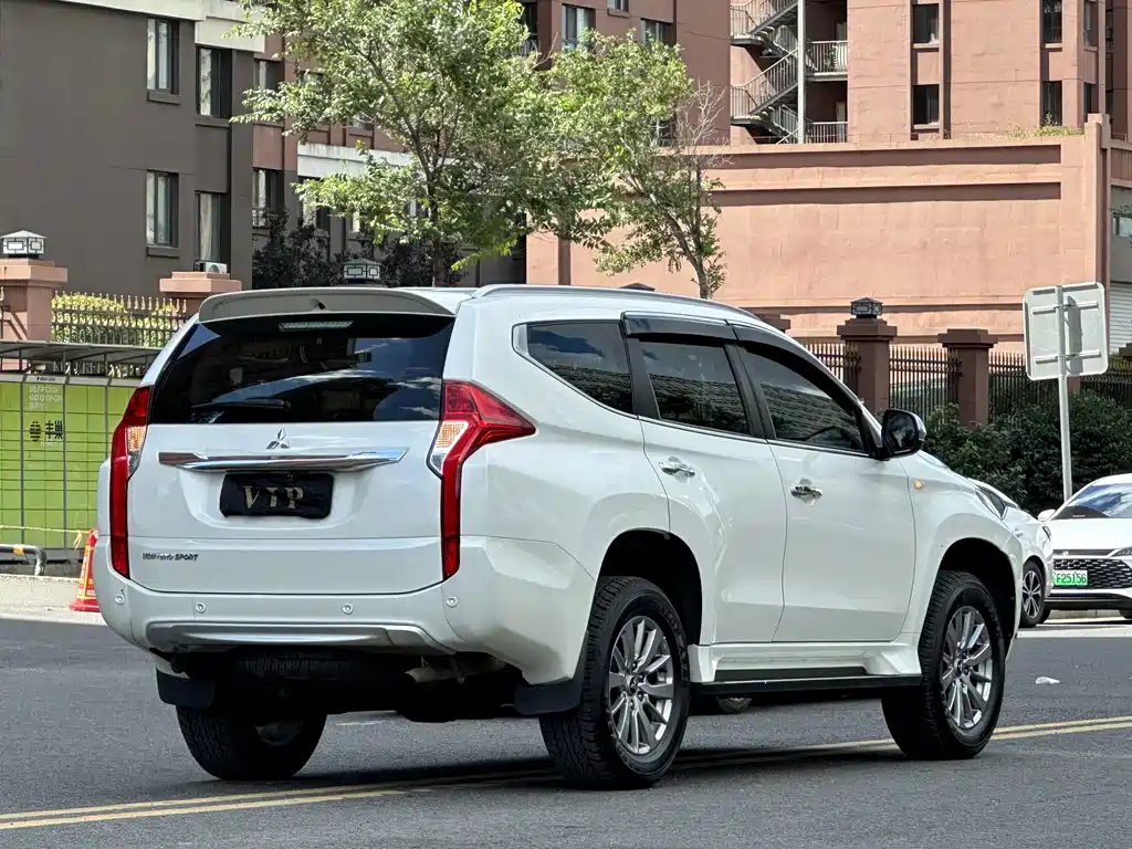 Mitsubishi Pajero Sport (Import) — фото 6