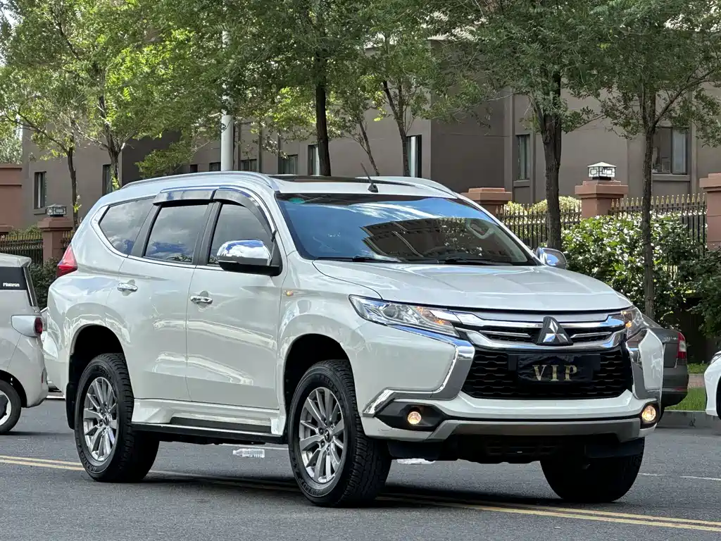 Mitsubishi Pajero Sport (Import) — фото 8