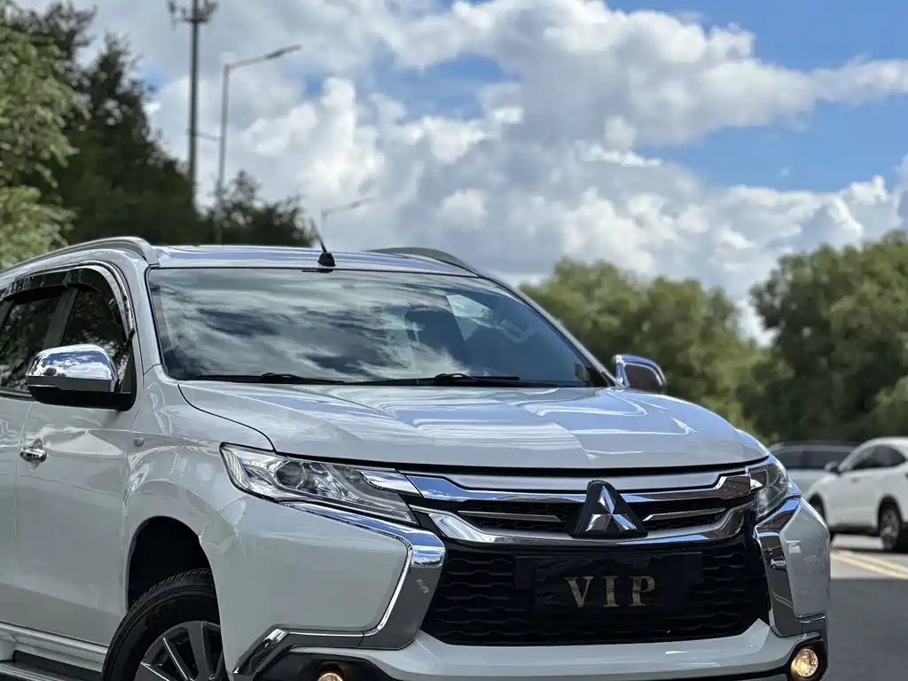Mitsubishi Pajero Sport (Import) — фото 10