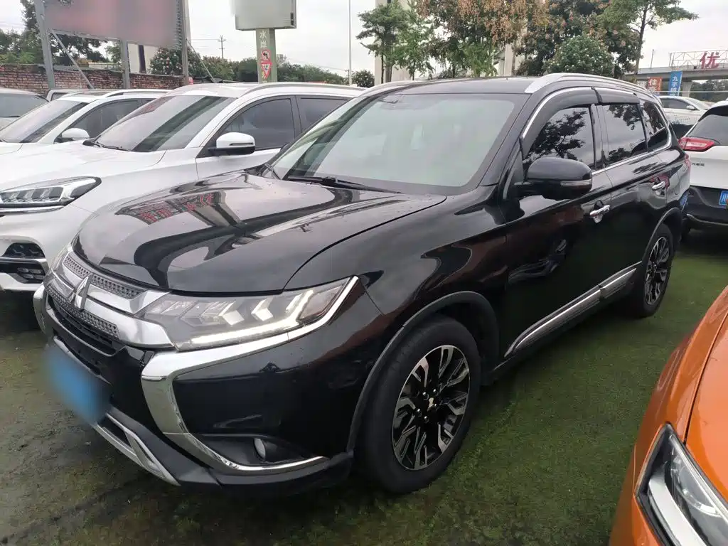 Mitsubishi Outlander — фото 2